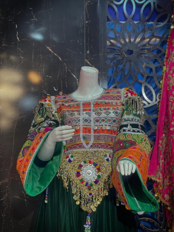 Artisan’s Touch: Gand Afghani with Beautiful Shal - Image 2