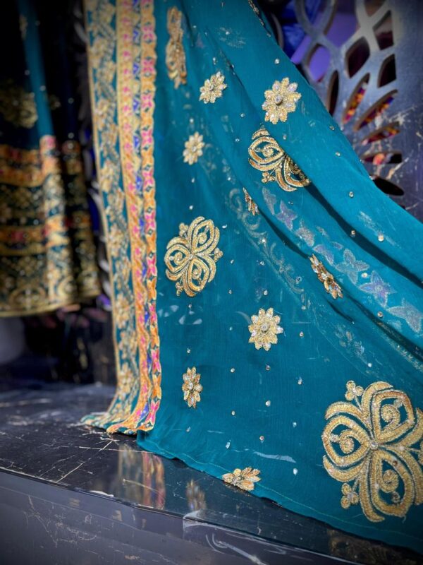 Handwoven Harmony: Afghan Green Collection - Image 4